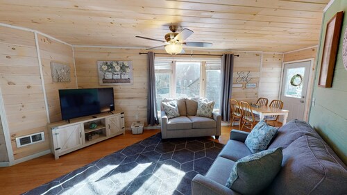 Luxury Cottage in Nelsonville, close to Train, Opera House, near Hocking Hills