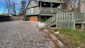 A two-story house with a front porch and a garage. - Luxury Cottage in Nelsonville, close to Train, Opera House, near Hocking Hills (Nelsonville)