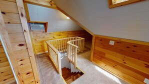 A wooden staircase with a handrail, carpeted steps, and a small window with blinds. - Luxury Cottage in Nelsonville, close to Train, Opera House, near Hocking Hills (Nelsonville)