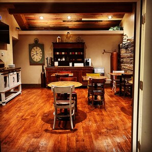Free daily cooked-to-order breakfast - River Rock Inn B&B - Adults Only (Green River)