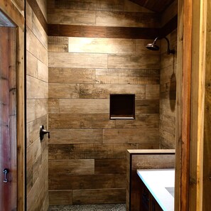 Deluxe Room | Bathroom | Shower, free toiletries, hair dryer, bathrobes - River Rock Inn B&B - Adults Only (Green River)