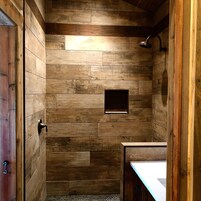 Ducha, artículos de tocador gratuitos, secador de pelo, batas