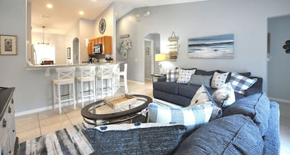 Orlando BeachHouse ❤️ Expanded pool deck & HotTub Recent renos, close to Disney!