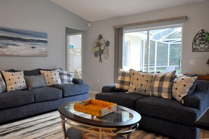 تلفزيون ذكي، ألعاب فيديو، مشغل دي في دي، كرة قدم الطاولة