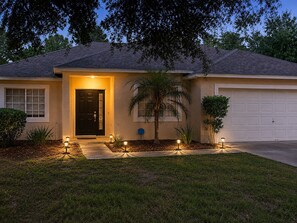 Exterior - Orlando BeachHouse ❤️ Expanded pool & HotTub Recent renos, close to Disney! (Davenport)
