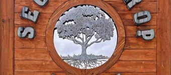 Bright Boho Apt in 18th c Berkshire Farmhouse