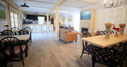 Bright Boho Apt in 18th c Berkshire Farmhouse