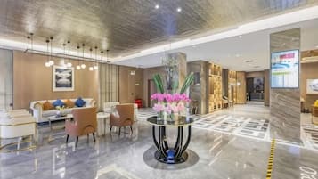Lobby-lounge