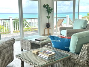 Smart-TV, Bücher, Stereoanlage, Drucker