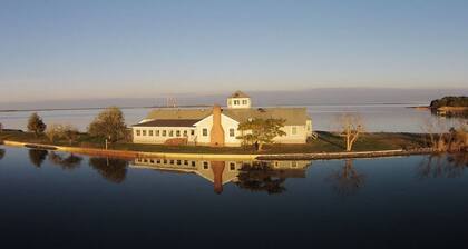 Riverside Lodge Bed & Breakfast on the Honga River UNIT E