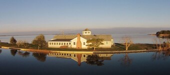 Riverside Lodge Bed & Breakfast on the Honga River UNIT E