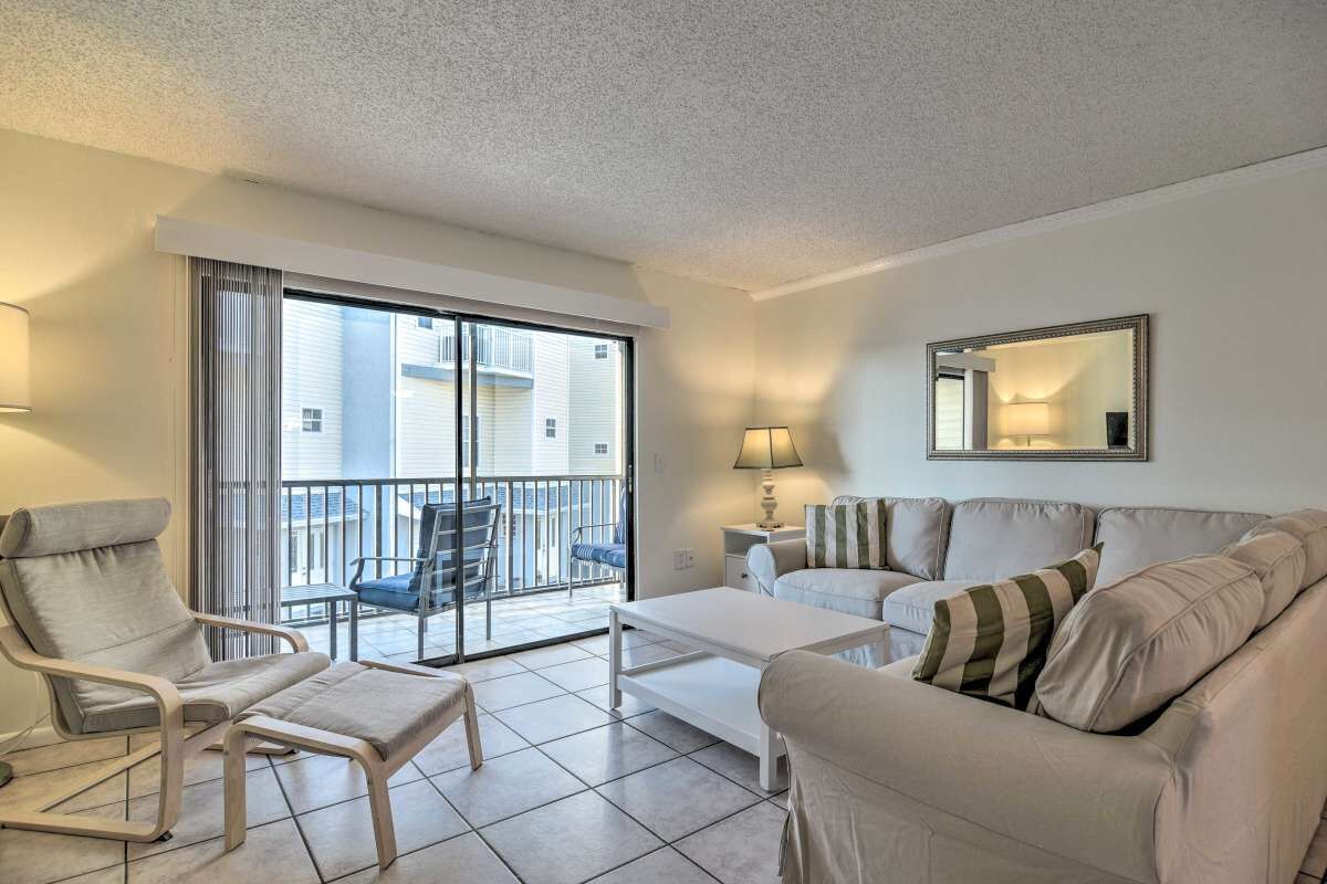 Convenient Condo with Balcony - Steps to Gulf Coast Beaches!
