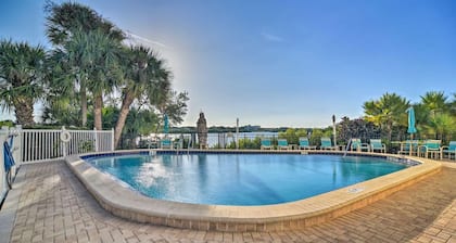 Convenient Condo with Balcony - Steps to Gulf Coast Beaches!