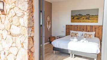 5 bedrooms, iron/ironing board, travel crib, WiFi