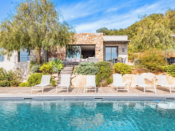 A heated pool - Villa Barbacciolo (Pinarello)