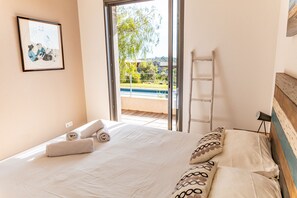 5 bedrooms, iron/ironing board, free WiFi, bed sheets