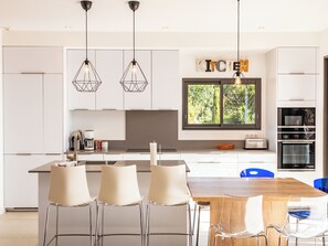 Fridge, microwave, oven, stovetop - Villa Barbacciolo (Pinarello)