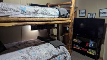 3 bedrooms, iron/ironing board, free WiFi, bed sheets