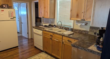 Cozy Cottage w/ Hot Tub, Sauna & EV Charger!!
