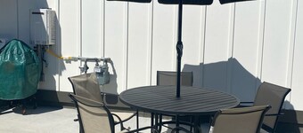 Modern Cottage centrally located 1 mile from 8 casinos & beach. 