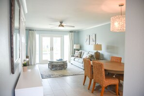 Smart TV - Waterfront Condo in Rockport (Rockport)