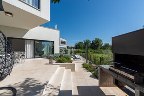 Terrace/patio - Luxury Villa Abstracta with Pool (Vabriga)