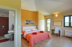7 chambres, fer et planche à repasser, accès au Wi-Fi (inclus)