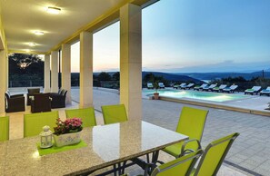 Outdoor dining - Villa Luce del Sole with Pool (Krnica)