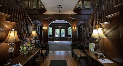 Surrey-Williamson Inn