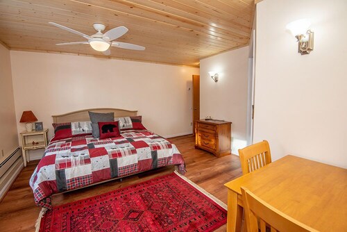 The Bear's Den At Sweet Dreams Overlook
