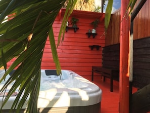 Bain à remous extérieur