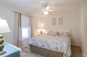1 bedroom, iron/ironing board, WiFi, bed sheets - Beachview Condo Steps Away From The Ocean! (Pensacola)