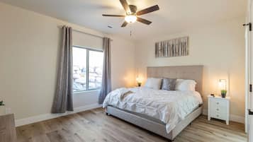 3 quartos, cortinas blackout, ferros/tábuas de passar roupa