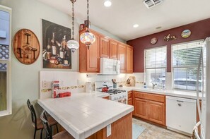 雪櫃、微波爐、焗爐、爐具