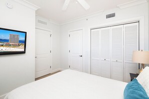 3 habitaciones, tabla de planchar con plancha, wifi y ropa de cama 