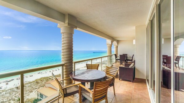 Outdoor dining - BC-1003 3B Gulf Front! w/Daily Beach Chair Set! (Pensacola Beach)