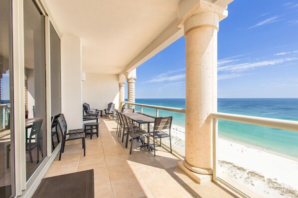 Outdoor dining - BC-1602 Beach Club 3B Gulf Front w/Dly Beach Chair Set! (Pensacola Beach)