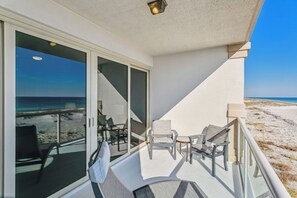 Terrace/patio - BC 204B 1B Gulf Front - Daily Beach Chair Set! (Pensacola Beach)