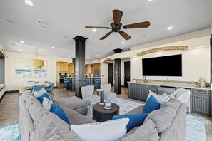 Unclassified image, 3 of 53, button