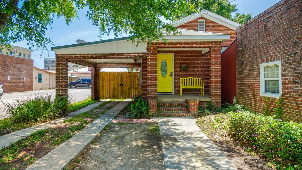 Sun Swept - Cute Cottage in the Heart of Downtown Pensacola!