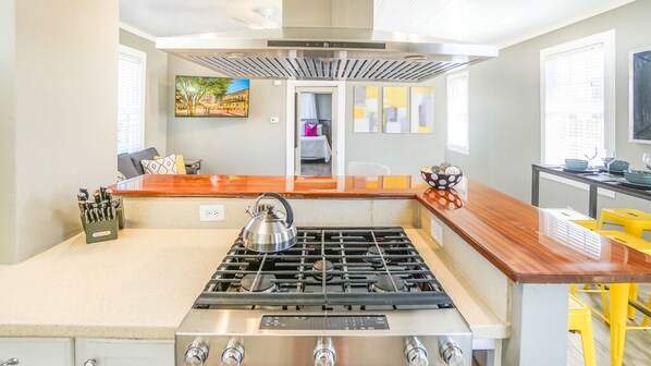 Microwave, dishwasher, coffee/tea maker, cookware/dishes/utensils