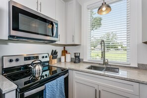 Microwave, dishwasher, coffee/tea maker, toaster
