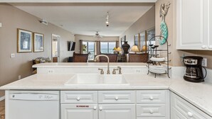 Interior - Great Location! Stunning Gulf Front Views at Emerald Isle! (Pensacola Beach)