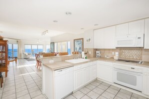 Microonde, lavastoviglie, macchina per tè/caffè