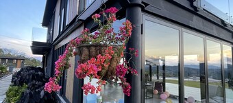 New modern 4 bedroom villa with detached 1 bedroom cabana. Pool & jacuzzi