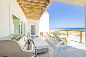 Terrace/patio - Beachfront Escape for 18 on Pensacola Beach (Pensacola Beach)