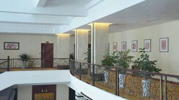 المنشأة من الداخل