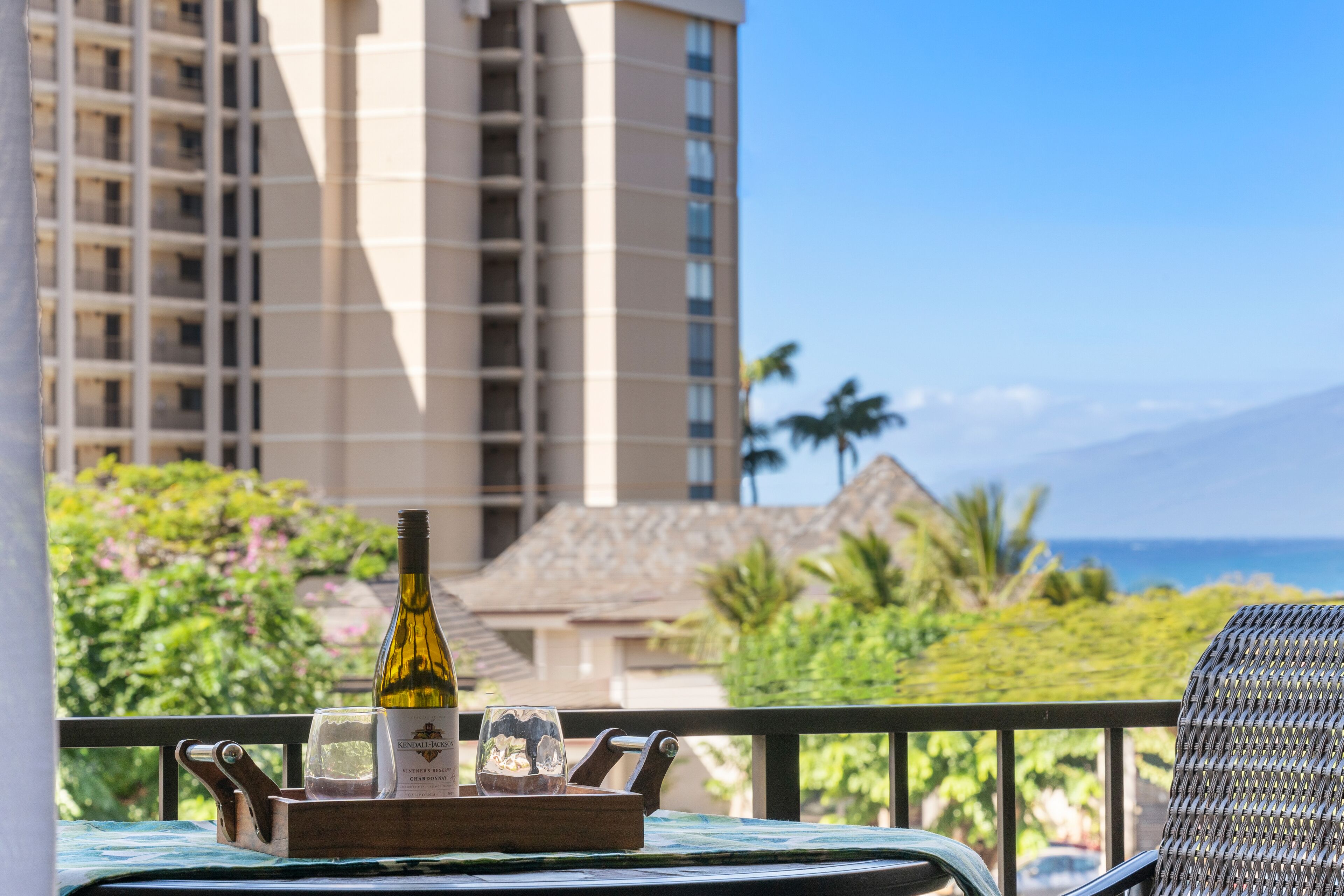 KMN 205 Remodeled Island Style 2BD Condo Near Beach