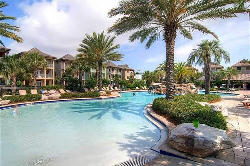 Family Friendly Luxury House near the beach w Outdoor Heated community Pool