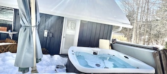 QUINN HOLLOW - Hunter Mountain Ski Cabin, Hot Tub